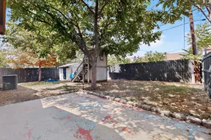 2441 Lakeshore Dr, Grand Prairie, TX 75051 - Photo 36
