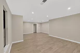 2441 Lakeshore Dr, Grand Prairie, TX 75051 - Photo 10