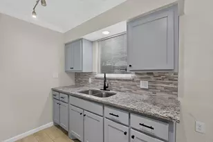 2441 Lakeshore Dr, Grand Prairie, TX 75051 - Photo 14