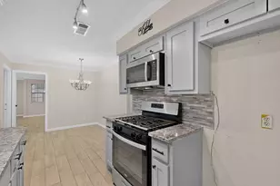 2441 Lakeshore Dr, Grand Prairie, TX 75051 - Photo 16