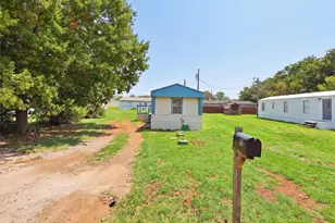 904 Flamingo Rd, Granbury, TX 76049 - Photo 2