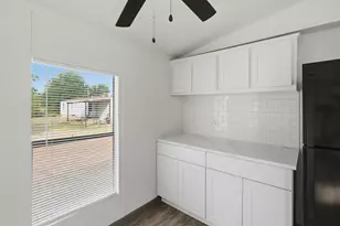 904 Flamingo Rd, Granbury, TX 76049 - Photo 10