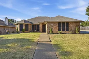 7525 Sean Dr, North Richland Hills, TX 76182 - Photo 1