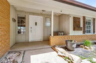 2207 Fairfax Dr, Irving, TX 75060 - Photo 6