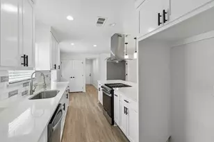 8148 Clearsprings Rd, Dallas, TX 75240 - Photo 12