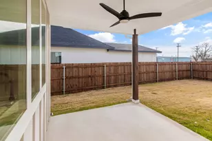 205 W 7th St, Justin, TX 76247 - Photo 38