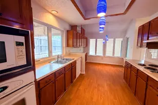 301 Hillside Ct, Garland, TX 75043 - Photo 10