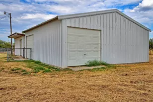 437 Jakes Rd, Bowie, TX 76230 - Photo 24