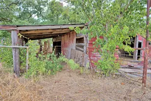 437 Jakes Rd, Bowie, TX 76230 - Photo 18