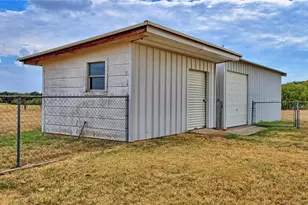437 Jakes Rd, Bowie, TX 76230 - Photo 38
