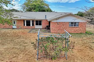 437 Jakes Rd, Bowie, TX 76230 - Photo 12