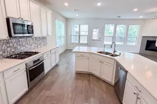 1421 Prairie Lake Ct, Lewisville, TX 75010 - Photo 2