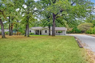 225 Karen Dr, Denison, TX 75021 - Photo 2