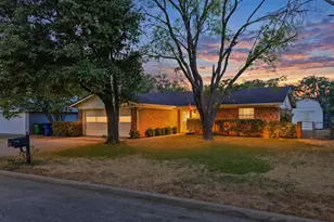 102 Alamo St, Waxahachie, TX 75165 - Photo 32