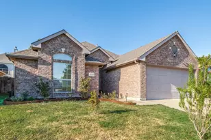 4533 Summerbrook Cir, Fort Worth, TX 76137 - Photo 4