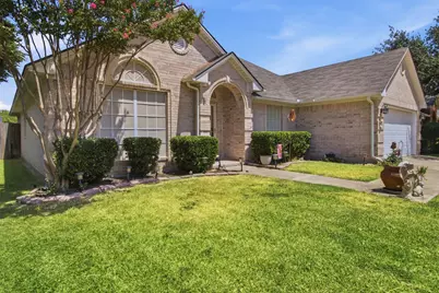 1112 Badbury Lane, Grand Prairie, TX 75052 - Photo 2