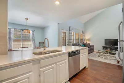 704 Creekwood Drive, Lewisville, TX 75067 - Photo 8