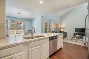 704 Creekwood Dr, Lewisville, TX 75067 - Photo 8