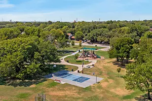 704 Creekwood Dr, Lewisville, TX 75067 - Photo 14