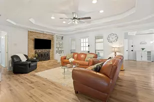2413 Pearwood Ct, Grand Prairie, TX 75050 - Photo 6