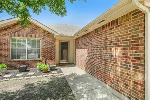 117 Palomino Ln, Krum, TX 76249 - Photo 2