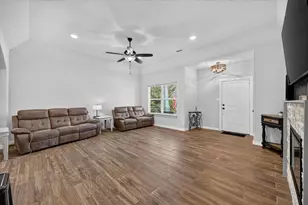 705 Phillips Ct, Mansfield, TX 76063 - Photo 4