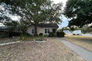 421 N Hickory St, Muenster, TX 76252 - Photo 2