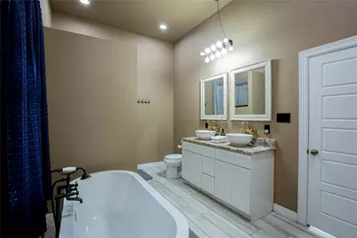 929 N 12th Street, Waco, TX 76707 - Photo 8