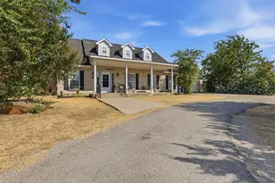 2116 Woodard Ave, Cleburne, TX 76033 - Photo 2