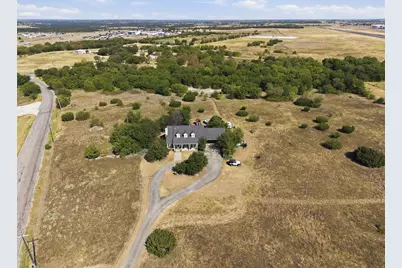 2116 Woodard Avenue, Cleburne, TX 76033 - Photo 2