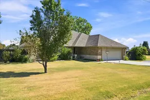 104 Butler St, Savoy, TX 75479 - Photo 2