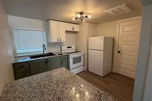 207 Austin St, Farmersville, TX 75442 - Photo 4