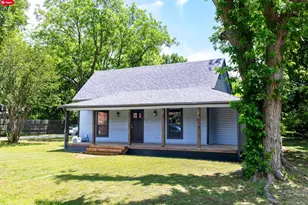 223 E Shreveport St, Van Alstyne, TX 75495 - Photo 2