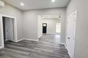 223 E Shreveport St, Van Alstyne, TX 75495 - Photo 8