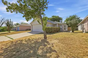 10616 Shadywood Dr, Fort Worth, TX 76140 - Photo 2