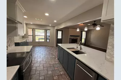 2809 Sarah Drive, Pantego, TX 76013 - Photo 6