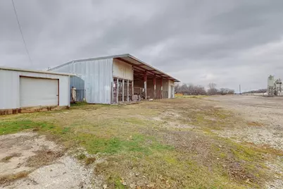 517 E Broadway Street, Gainesville, TX 76240 - Photo 8