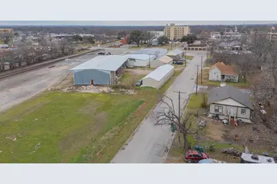 517 E Broadway Street, Gainesville, TX 76240 - Photo 24