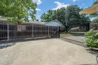 8565 Briargrove Drive, Woodway, TX 76712 - Photo 14