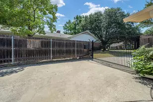 8565 Briargrove Dr, Woodway, TX 76712 - Photo 14