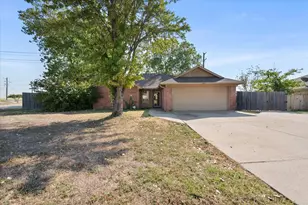 1212 Charles Dr, Alvarado, TX 76009 - Photo 2