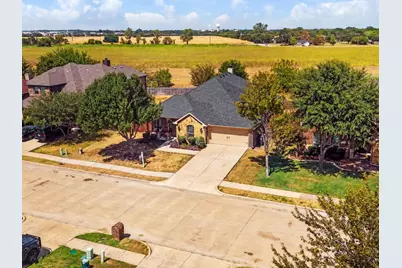 113 Holly Street, Waxahachie, TX 75165 - Photo 2