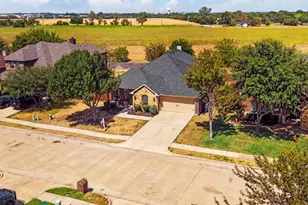 113 Holly St, Waxahachie, TX 75165 - Photo 2