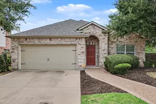 5896 Vista Heights Ln, Grand Prairie, TX 75052 - Photo 2