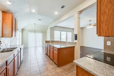 2813 Fox Creek Trail, Arlington, TX 76017 - Photo 16