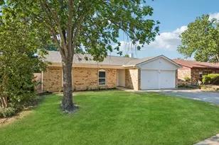 453 Edwards Dr, Saginaw, TX 76179 - Photo 2