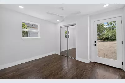 409 S Barnett Avenue, Dallas, TX 75211 - Photo 22
