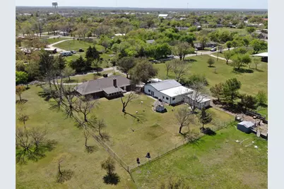 517 E Locust Street, Nocona, TX 76255 - Photo 32