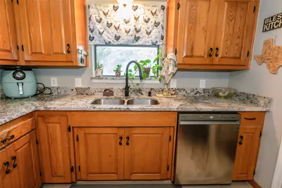 517 E Locust Street, Nocona, TX 76255 - Photo 8