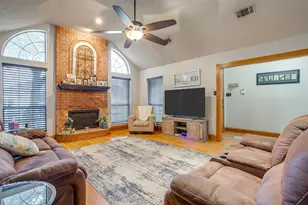 316 Shane Ln, Burleson, TX 76028 - Photo 8